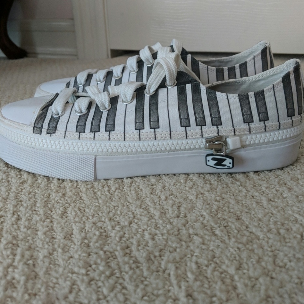Piano Sneakers - Picture 2 of 3